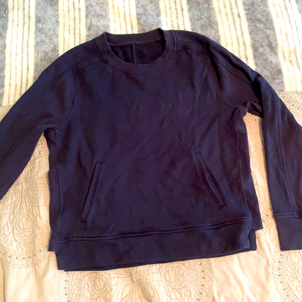Lululemon crew neck sweatshirt with pockets